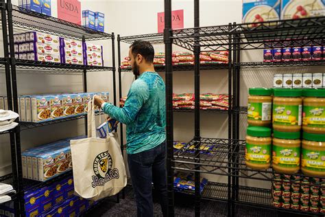 free food pantries that deliver